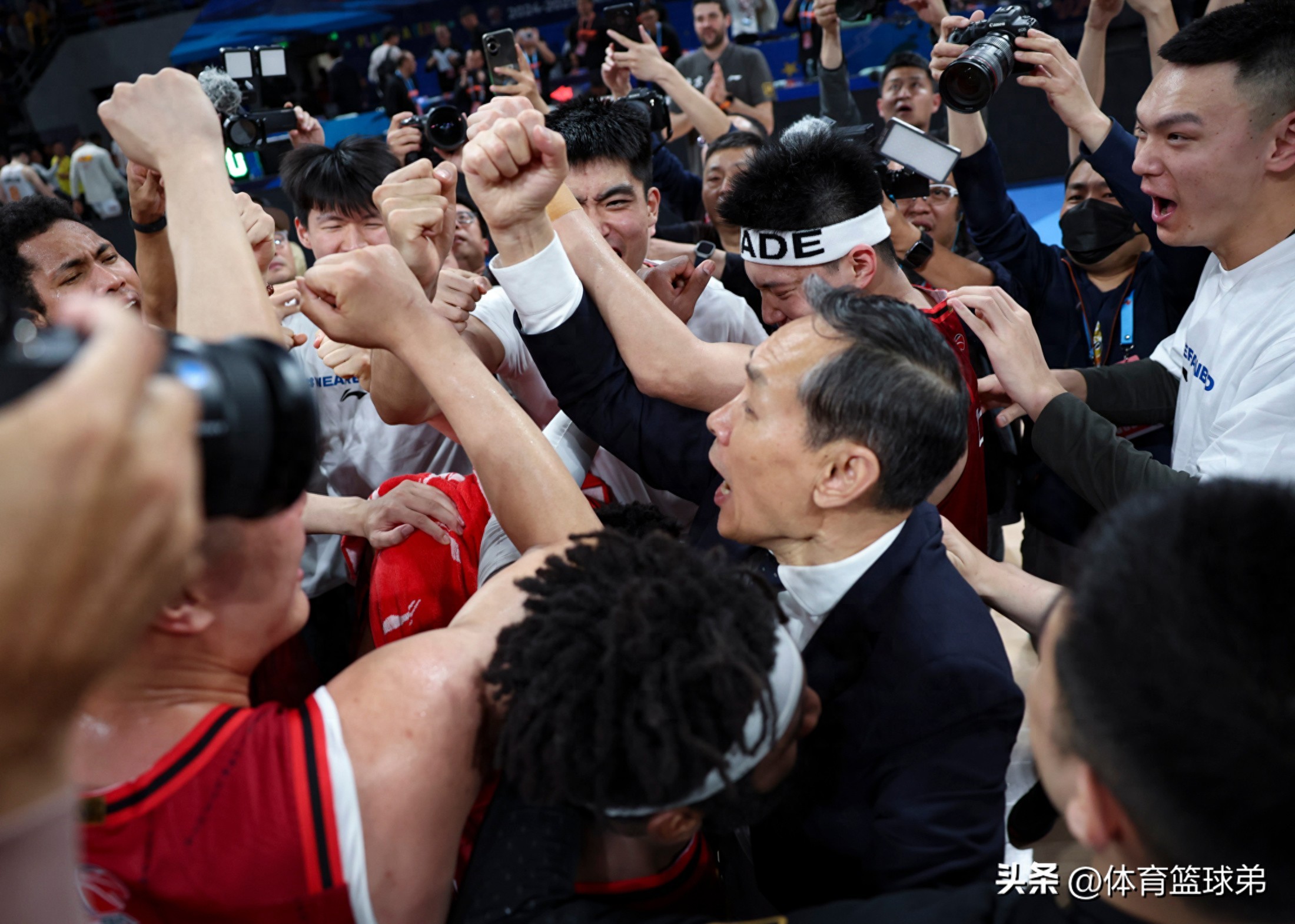 篮网横扫广州队，西亚卡姆点燃赛场