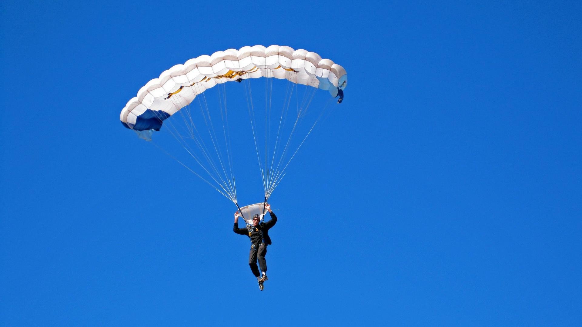 季后赛抢七之夜,当格纳布里的沉默成为最响亮的宣言