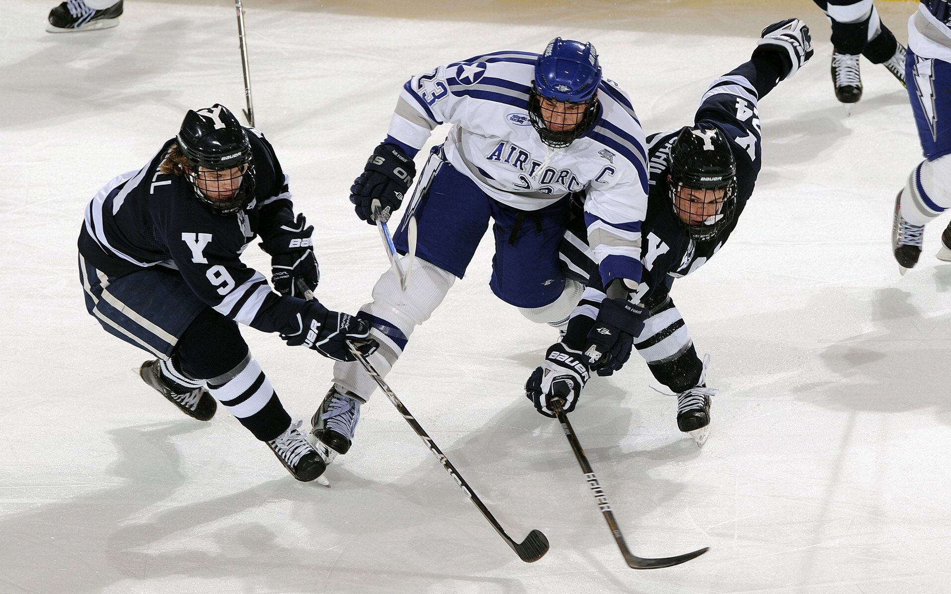 F1新赛季揭幕战焦点，威尔士车手力压比利时劲敌，揭幕战上演争冠预演